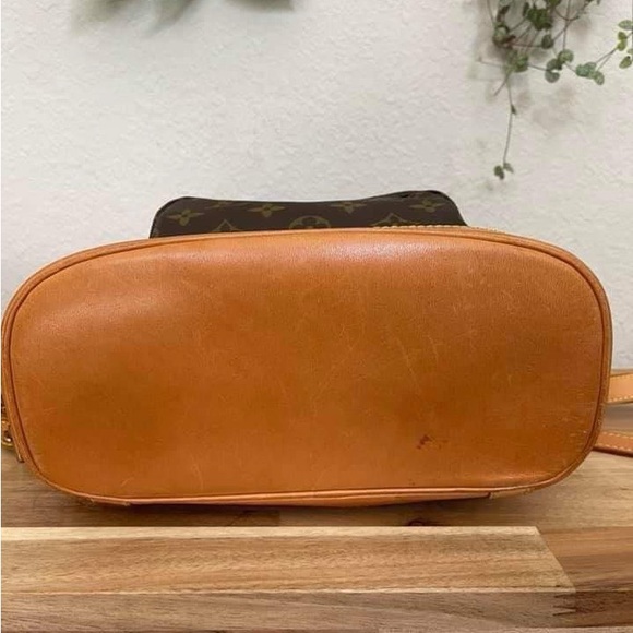 Louis Vuitton Montsouris MM Backpack - Picture 13 of 14